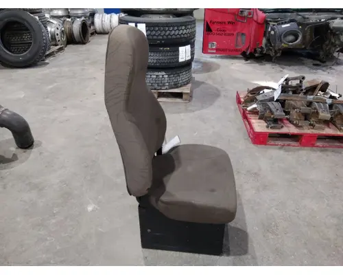 VOLVO VNL SEAT, FRONT