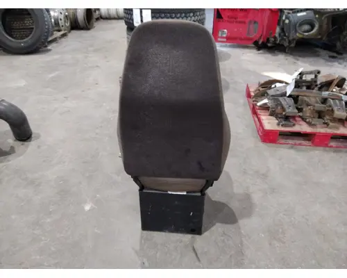 VOLVO VNL SEAT, FRONT