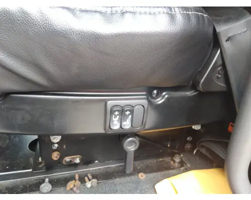 VOLVO VNL SEAT, FRONT