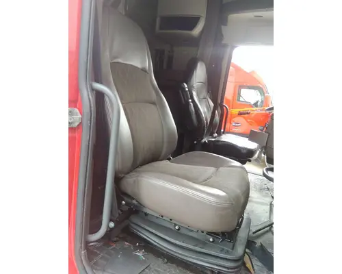 VOLVO VNL SEAT, FRONT