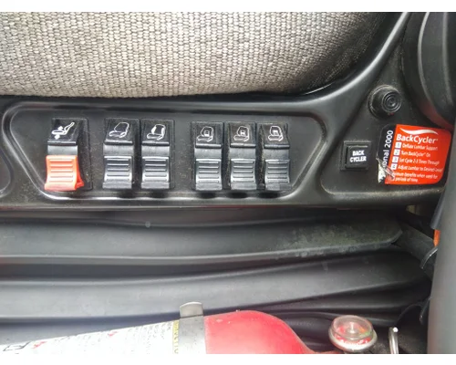 VOLVO VNL SEAT, FRONT