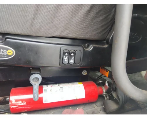 VOLVO VNL SEAT, FRONT