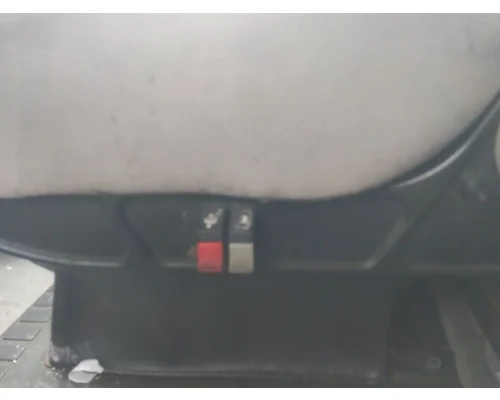 VOLVO VNL SEAT, FRONT