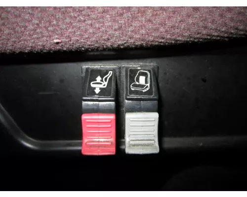 VOLVO VNL SEAT, FRONT