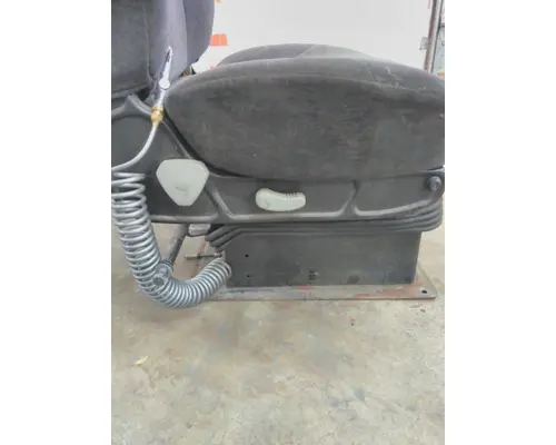 VOLVO VNL SEAT, FRONT