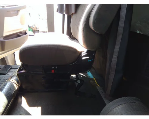 VOLVO VNL SEAT, FRONT