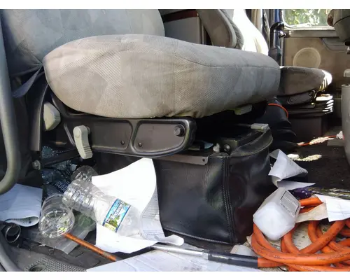 VOLVO VNL SEAT, FRONT