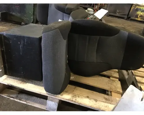 VOLVO VNL SEAT, FRONT