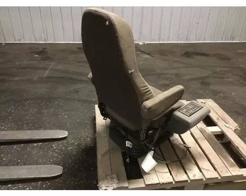 VOLVO VNL SEAT, FRONT