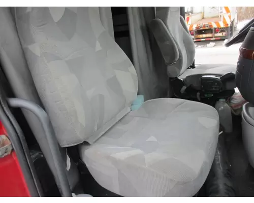 VOLVO VNL SEAT, FRONT