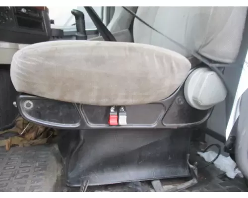 VOLVO VNL SEAT, FRONT