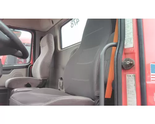 VOLVO VNL SEAT, FRONT