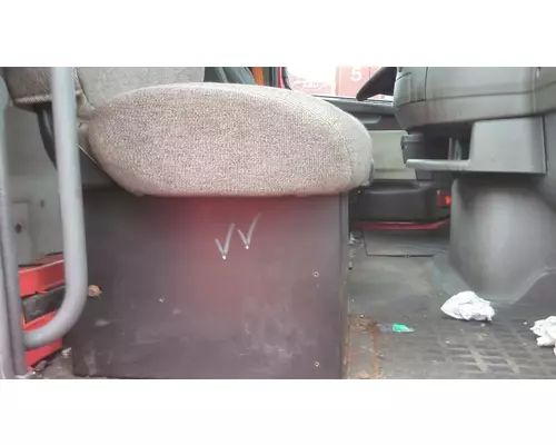 VOLVO VNL SEAT, FRONT