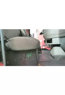 VOLVO VNL SEAT, FRONT