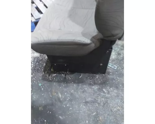 VOLVO VNL SEAT, FRONT