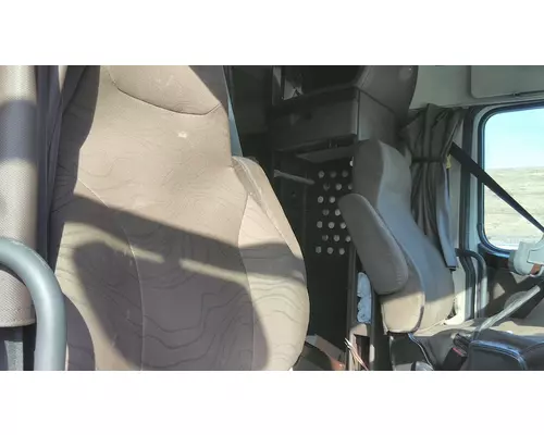 VOLVO VNL SEAT, FRONT