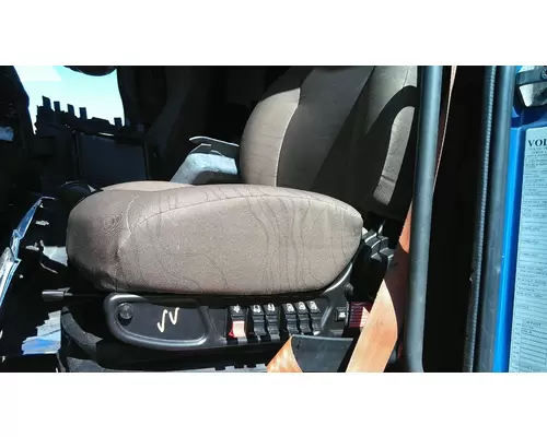 VOLVO VNL SEAT, FRONT