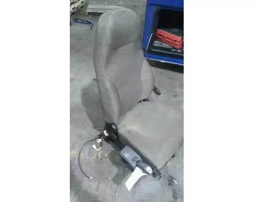 VOLVO VNL SEAT, FRONT