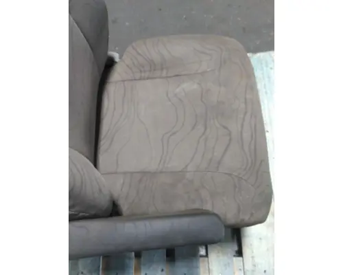 VOLVO VNL SEAT, FRONT