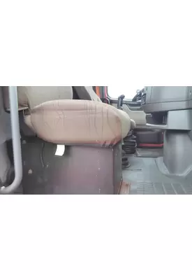 VOLVO VNL SEAT, FRONT