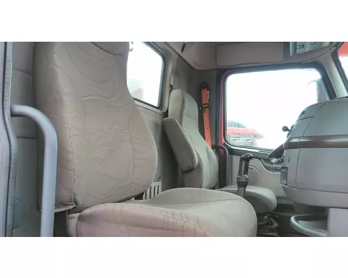 VOLVO VNL SEAT, FRONT