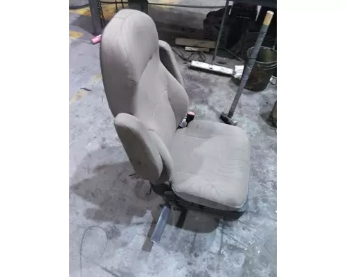 VOLVO VNL SEAT, FRONT