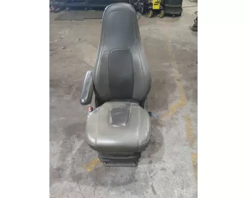 VOLVO VNL SEAT, FRONT