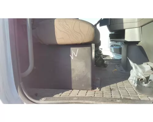 VOLVO VNL SEAT, FRONT