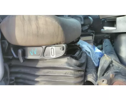 VOLVO VNL SEAT, FRONT