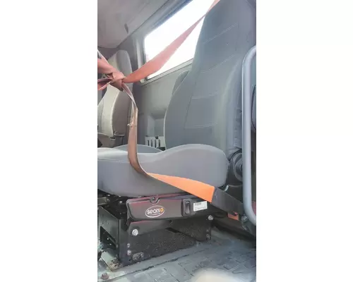 VOLVO VNL SEAT, FRONT