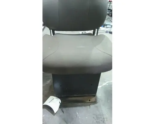 VOLVO VNL SEAT, FRONT