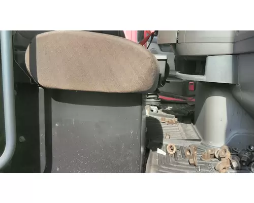 VOLVO VNL SEAT, FRONT