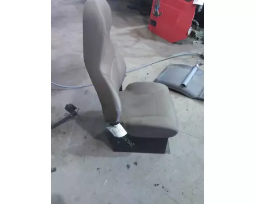 VOLVO VNL SEAT, FRONT