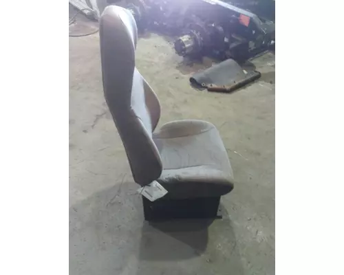 VOLVO VNL SEAT, FRONT