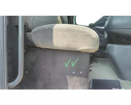 VOLVO VNL SEAT, FRONT