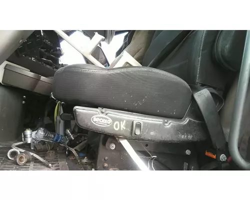 VOLVO VNL SEAT, FRONT