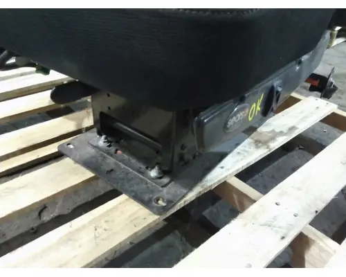 VOLVO VNL SEAT, FRONT