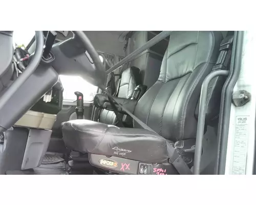 VOLVO VNL SEAT, FRONT