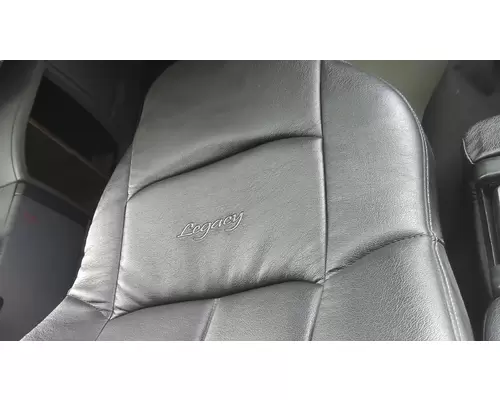 VOLVO VNL SEAT, FRONT