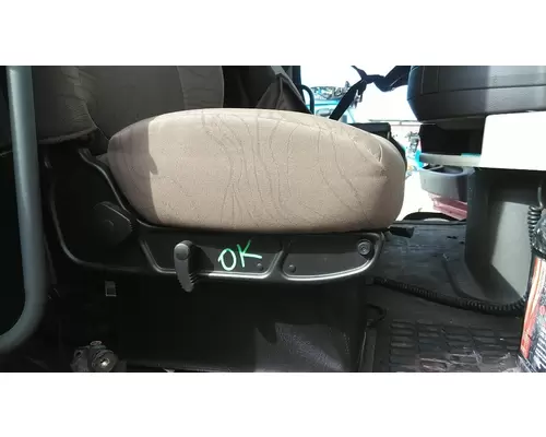 VOLVO VNL SEAT, FRONT