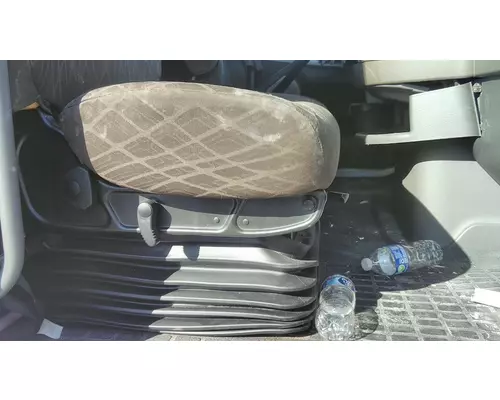 VOLVO VNL SEAT, FRONT