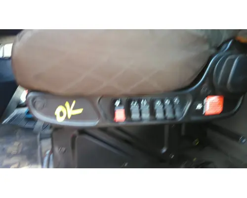 VOLVO VNL SEAT, FRONT