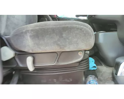 VOLVO VNL SEAT, FRONT