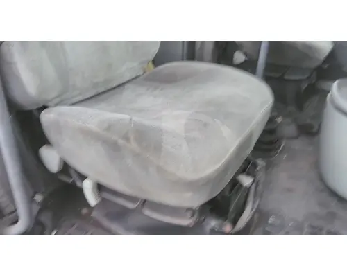 VOLVO VNL SEAT, FRONT