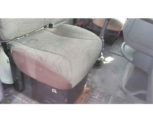 VOLVO VNL SEAT, FRONT
