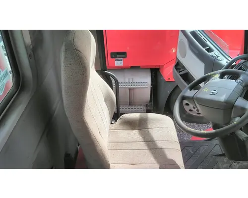 VOLVO VNL SEAT, FRONT