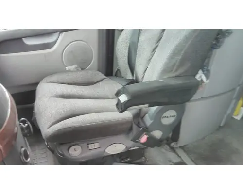 VOLVO VNL SEAT, FRONT