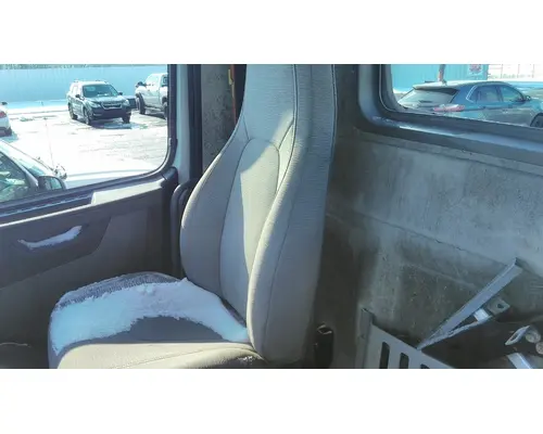 VOLVO VNL SEAT, FRONT