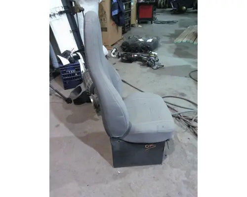 VOLVO VNL SEAT, FRONT
