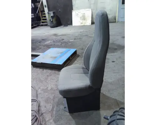 VOLVO VNL SEAT, FRONT